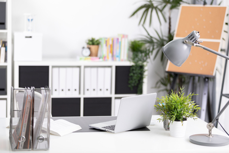 Minimalist Small Home Office Design: Less is More
