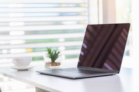 The Best Desk Options for Small Home Office Spaces