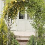 How to Decorate Your Pergola for Seasonal and Year-Round Enjoyment
