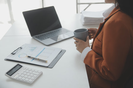 Minimalist vs. Cozy: Finding the Perfect Design Approach for Your Home Office
